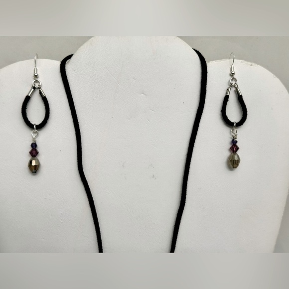 Suede Necklace & Earring Set w/Floral Blown Glass Pendant - Picture 7 of 10